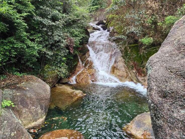 相扑选手大跳跃